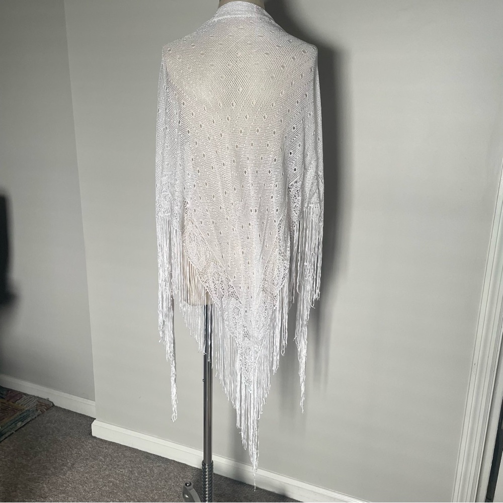 Specialty House Fashion white lightweight viscose rayon fringe shawl.